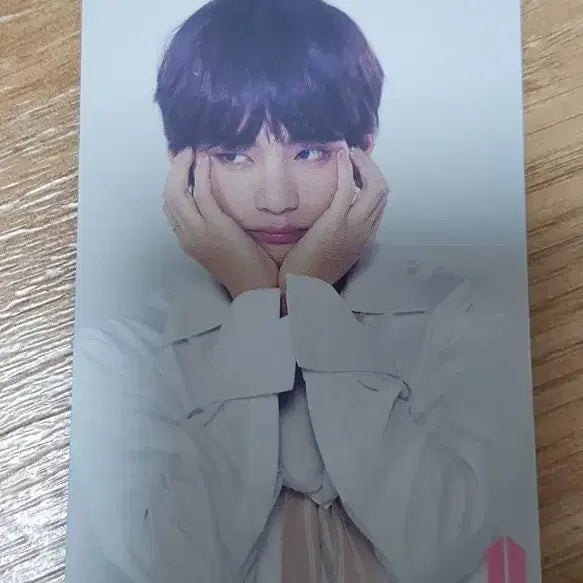 [BUNJANG] BTS V Taehyung Lucky Draw Flower Pose Photocard / BTS  방탄소년단 럽셀 아미부스 럭키이벤트 태형 뷔 꽃받침 포카