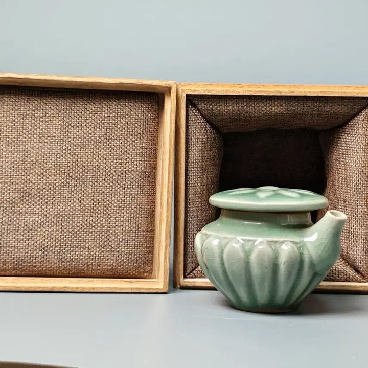 [BUNJANG] Nanjing Museum Collection Song Ru Ware Celadon Lotus Pad Form Water Dropper Chinese Ceramic / 남경박물원장 북송 송여요 청자 연판문 연형 수주 중국도자기 골동품