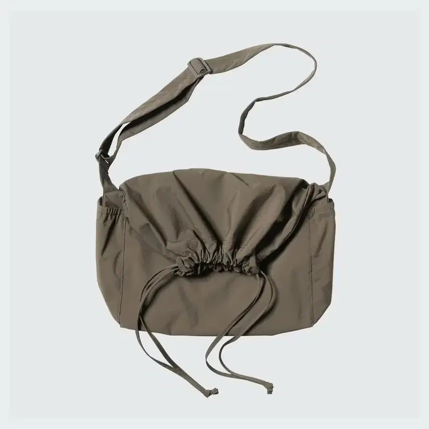 [BUNJANG] Uniqlo U Drawstring Bag Olive / 유니클로 U 드로우 스트링 백 올리브