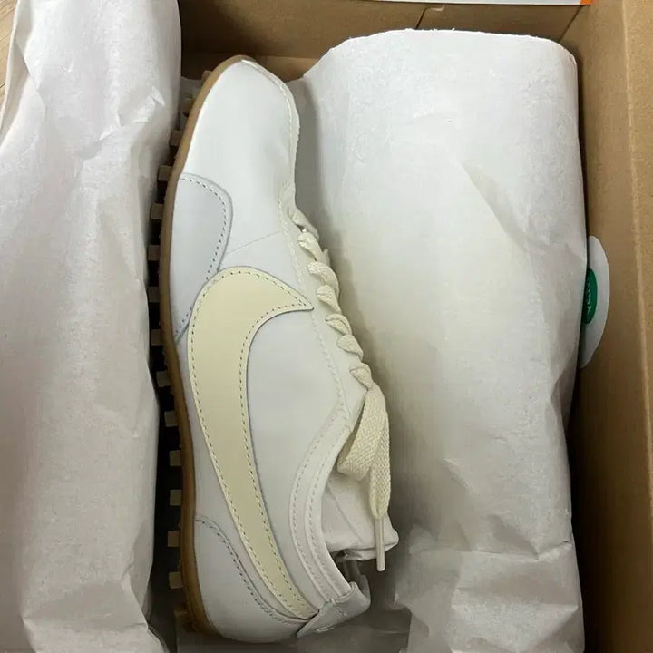 [BUNJANG] Nike Air Max Plus TN SE Summit White (GS) 230 / (새제품)나이키 문 슈 OG 서밋 화이트 230