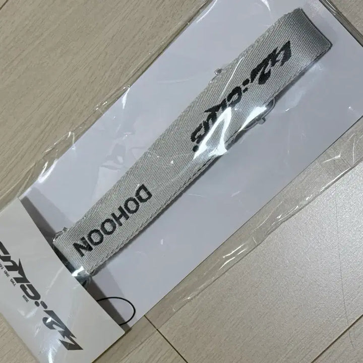 [BUNJANG] TWS Fan Meeting Goods Hat &amp; Strap Bundle Set / 투어스 팬미팅 굿즈 모자, 스트랩 일괄