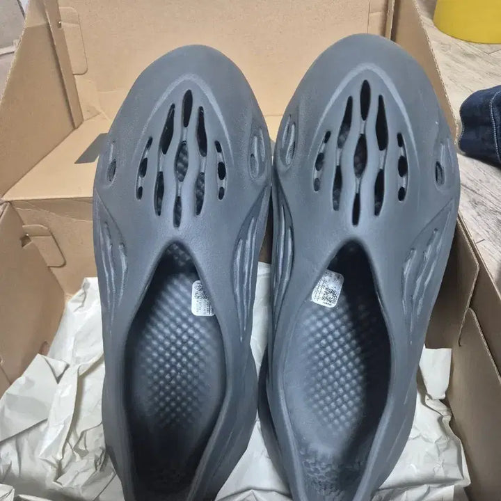 [BUNJANG] Adidas Yeezy Foam Runner Carbon 295 / 아디다스 이지 폼 러너 카본 295