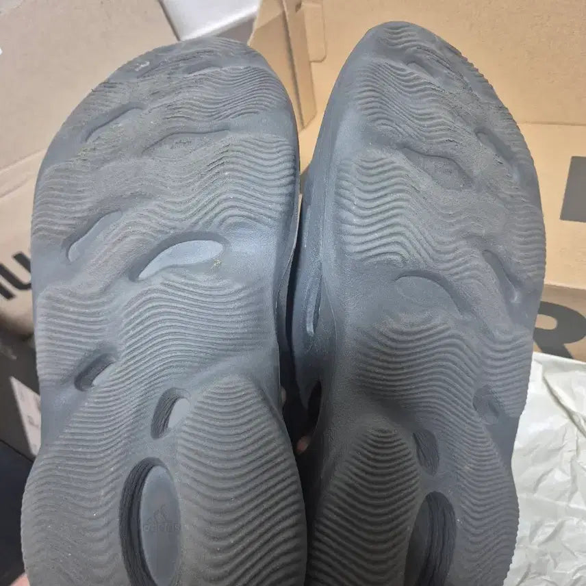 [BUNJANG] Adidas Yeezy Foam Runner Carbon 295 / 아디다스 이지 폼 러너 카본 295