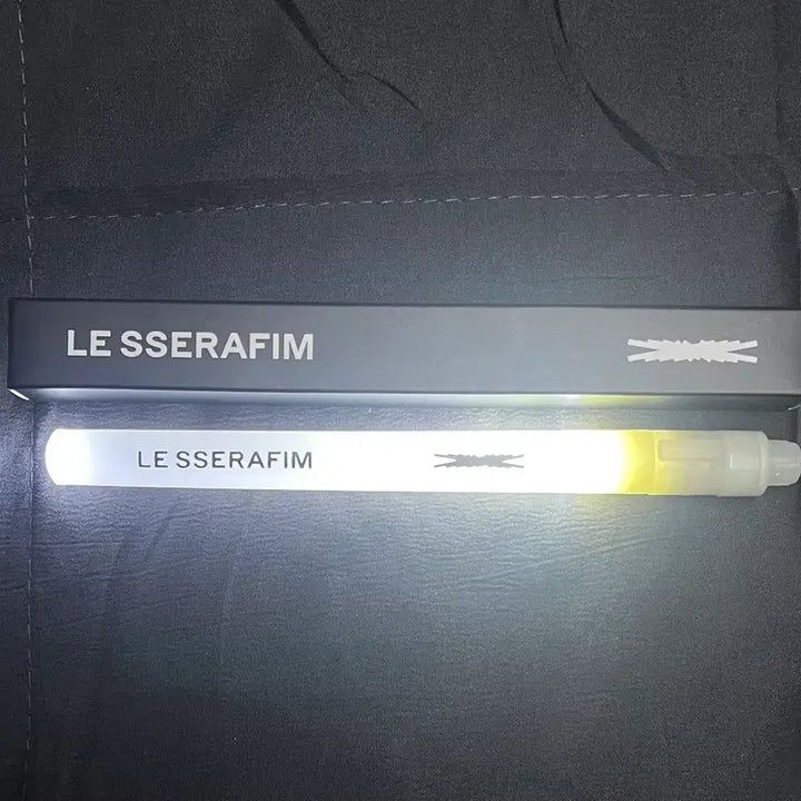 [BUNJANG] LE SSERAFIM Official Light Stick / 르세라핌 공방 라이트스틱 응원봉