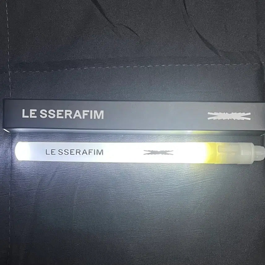 [BUNJANG] LE SSERAFIM Official Light Stick / 르세라핌 공방 라이트스틱 응원봉