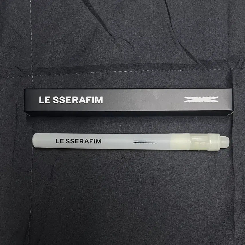 [BUNJANG] LE SSERAFIM Official Light Stick / 르세라핌 공방 라이트스틱 응원봉