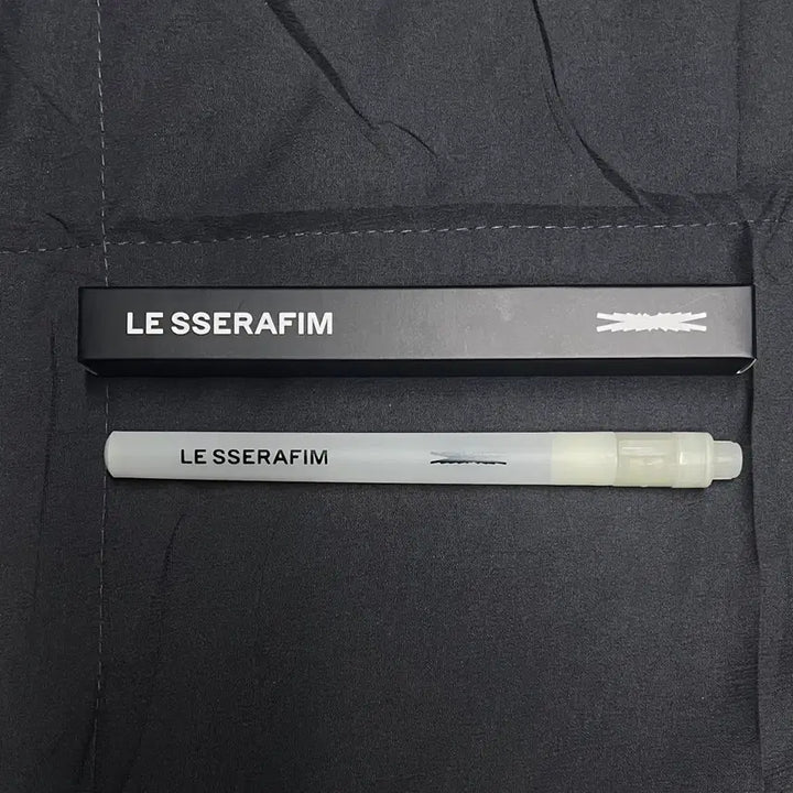 [BUNJANG] LE SSERAFIM Official Light Stick / 르세라핌 공방 라이트스틱 응원봉