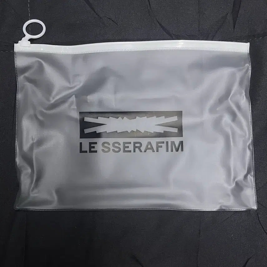 [BUNJANG] LE SSERAFIM Studio Pouch / 르세라핌 공방 파우치