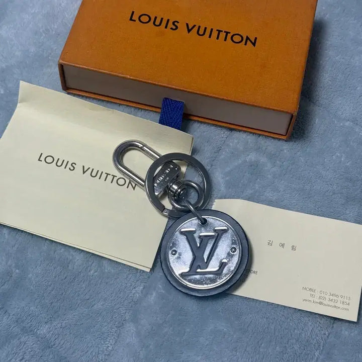 [BUNJANG] Louis Vuitton Circle Logo Bag Charm Keychain / 루이비통 서클로고 백참 키링