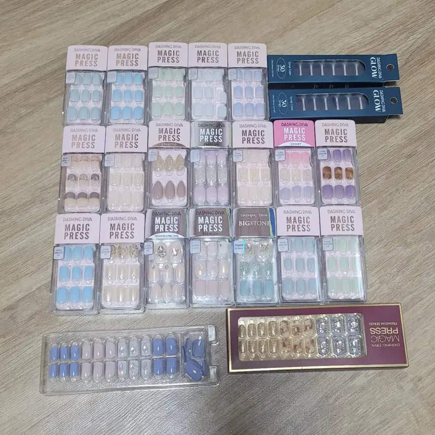 [BUNJANG] Dashing Diva Magic Press/Gloss Nail Tips (Sealed) - 22 pcs Bundle Set / (미개봉) 데싱디바 매직프레스/글로스 네일팁 22개 일괄판매합니다