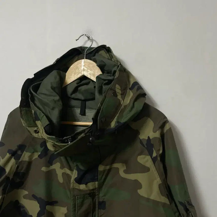 [BUNJANG] US Army GORE-TEX Camo Field Jacket (Size 105-110) / 105-110 US ARMY 고어텍스 카모 밀리터리 기능성 자켓
