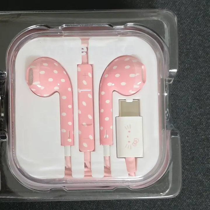[BUNJANG] WakeMake Hello Kitty Striped Earphone Pink Dot / (새상품) 웨이크메이크 헬로키티 줄 이어폰 핑크 도트
