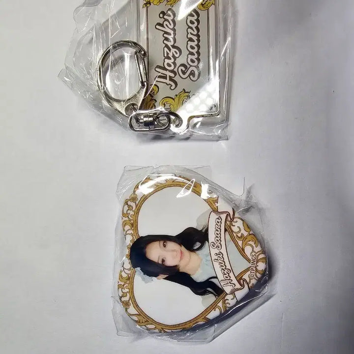 [BUNJANG] Takanen no Nadeshiko Hazuki Saara Acrylic Keyring + Heart Badge Set / 타카네노 나데시코 Hazuki Saara 아크릴 키링 + 하트 뱃지 세트