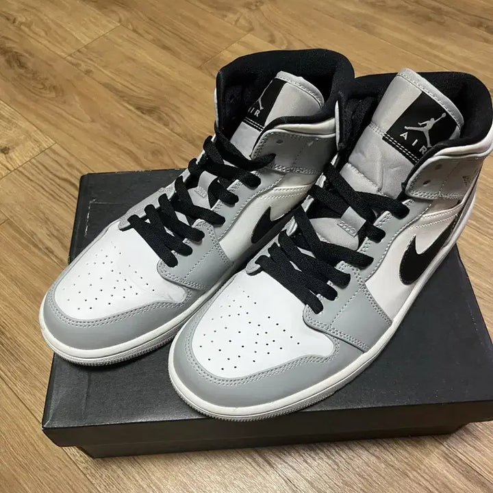 [BUNJANG] Air Jordan 1 Mid Smoke Grey Sneakers (270mm) / 조던 미드 스모크 그레이 270