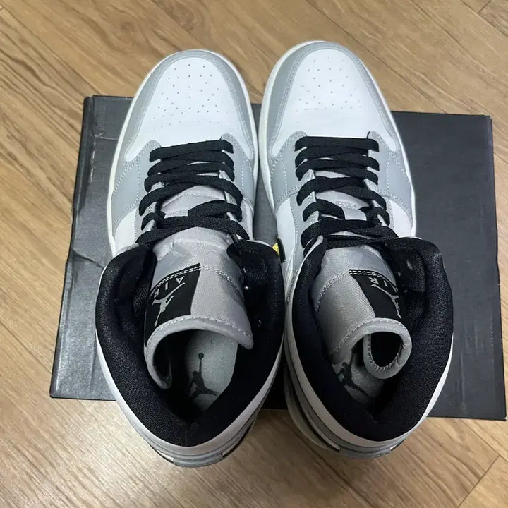 [BUNJANG] Air Jordan 1 Mid Smoke Grey Sneakers (270mm) / 조던 미드 스모크 그레이 270
