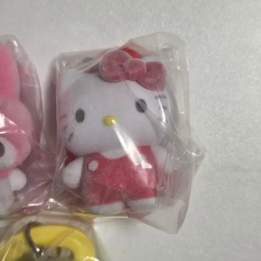 [BUNJANG] Sanrio Flocked Carabiner Gacha - Hello Kitty &amp; Pom Pom Purin Bundle Set (Sealed) / 미개봉/2개 일괄) 산리오 플로키 카리비너 가챠 - 키티,폼푸