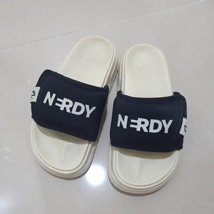 [BUNJANG] Nerdy Velcro Slippers / 널디 벨크로 슬리퍼 230사이즈