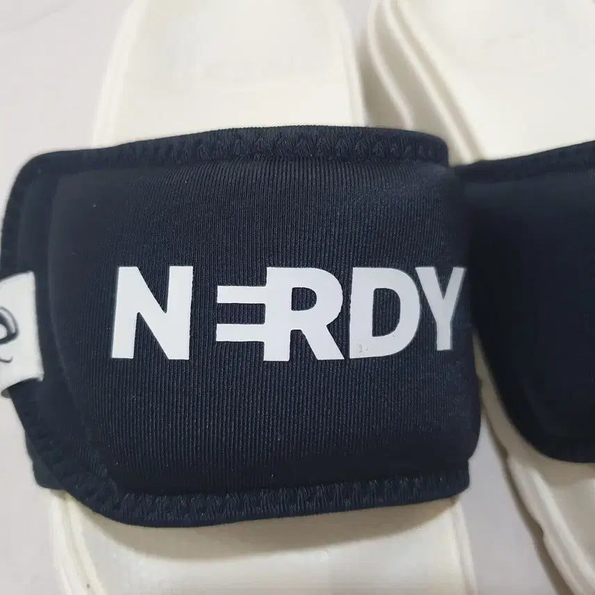 [BUNJANG] Nerdy Velcro Slippers / 널디 벨크로 슬리퍼 230사이즈
