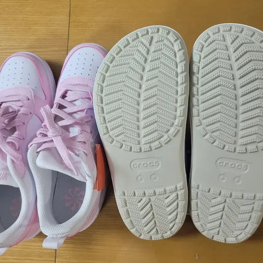 [BUNJANG] Nike Dunk Low Pink &amp; Crocs Bayaband Clog (New with Tags) / 나이키 덩크 로우 핑크 + 크록스 바야밴드(텍있는 새제품)