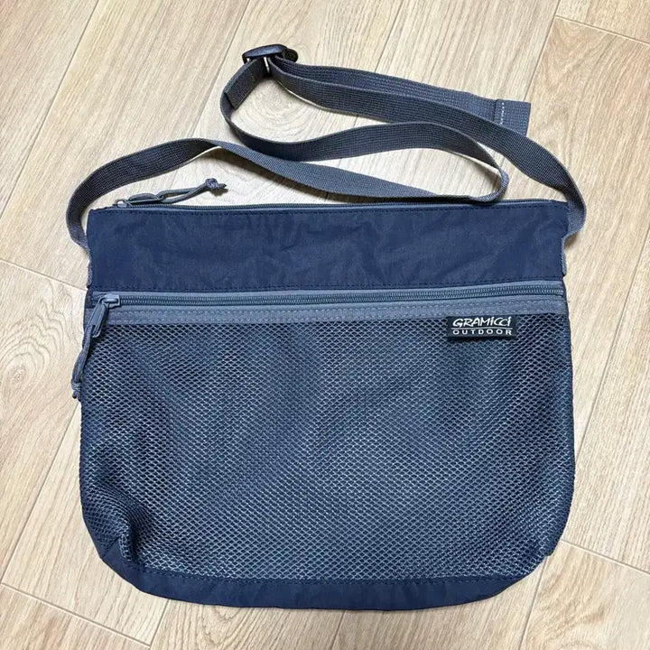 [BUNJANG] Gramicci Sacoche Bag Navy / 그라미치 사코슈 백 / 네이비