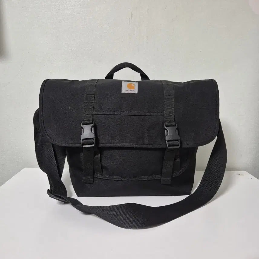 [BUNJANG] Carhartt Black Messenger Bag / 칼하트 블랙 메신저백 가방