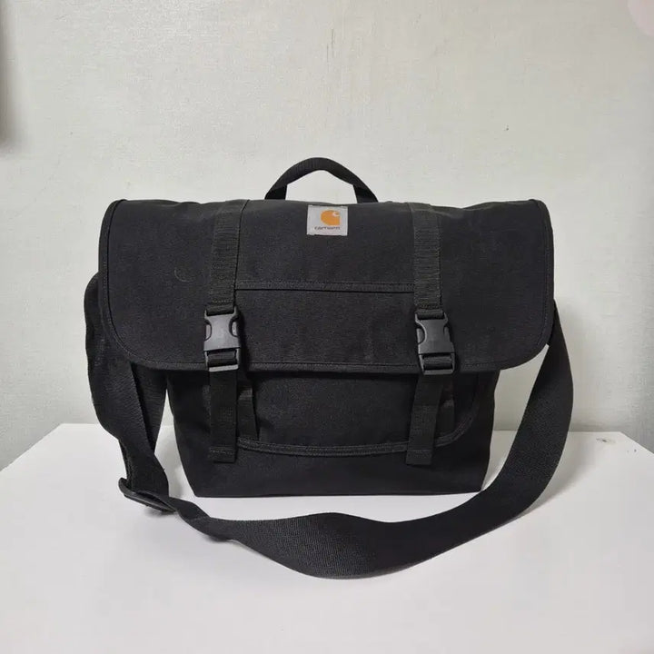 [BUNJANG] Carhartt Black Messenger Bag / 칼하트 블랙 메신저백 가방