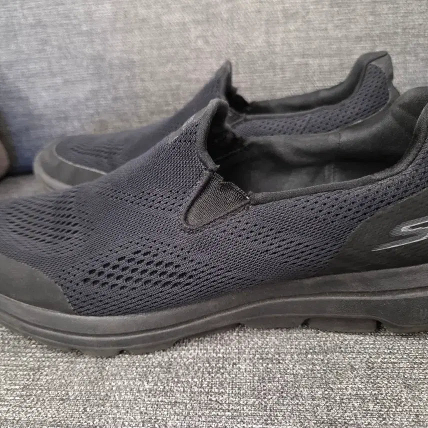 [BUNJANG] Skechers Go Walk Slip-On Black / 스케쳐스 고워크 슬립온 블랙 255