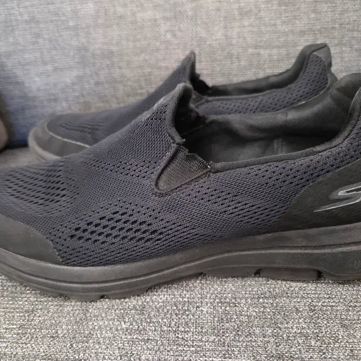 [BUNJANG] Skechers Go Walk Slip-On Black / 스케쳐스 고워크 슬립온 블랙 255