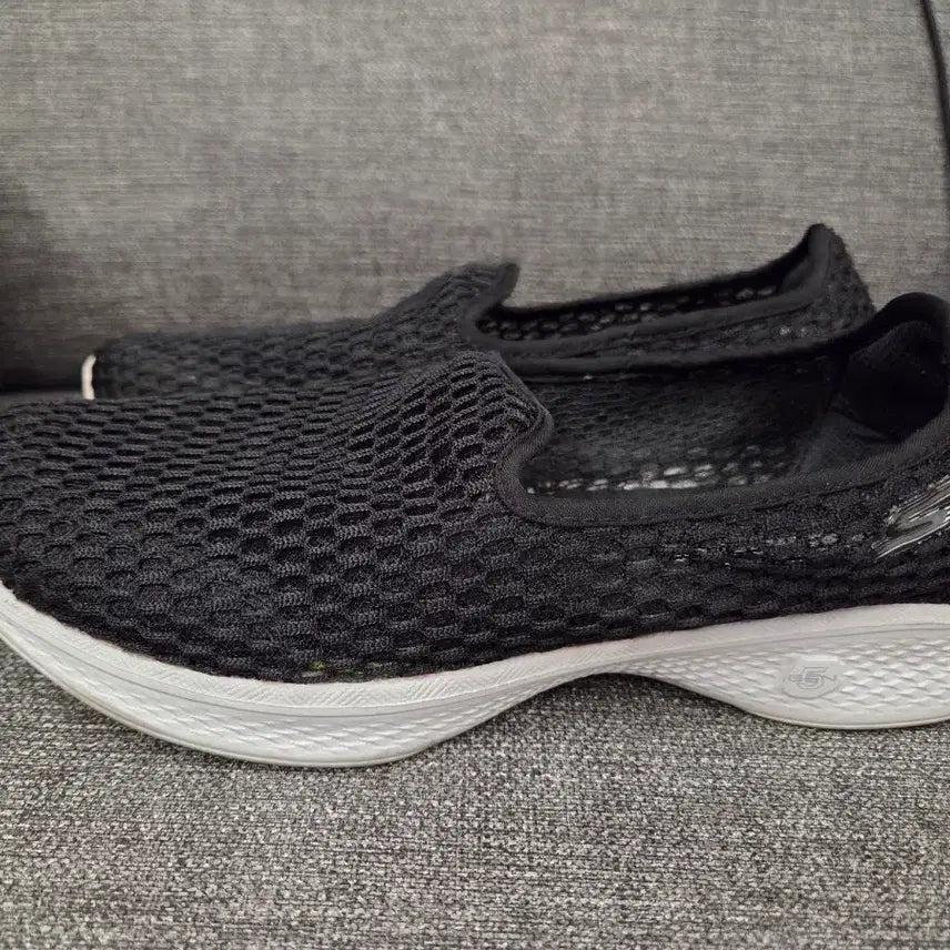 [BUNJANG] Skechers Mesh Slip-on Shoes 240 / 스케쳐스 메쉬 슬립온 240