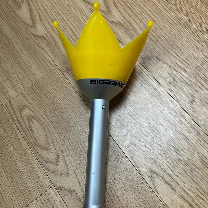 [SOLD OUT] [BUNJANG] Bigbang Official Lightstick Ver.2 / 빅뱅 응원봉 뱅봉 ver2
