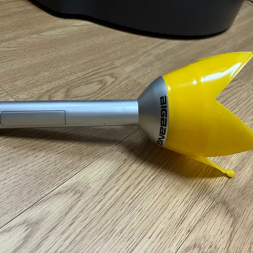 [SOLD OUT] [BUNJANG] Bigbang Official Lightstick Ver.2 / 빅뱅 응원봉 뱅봉 ver2