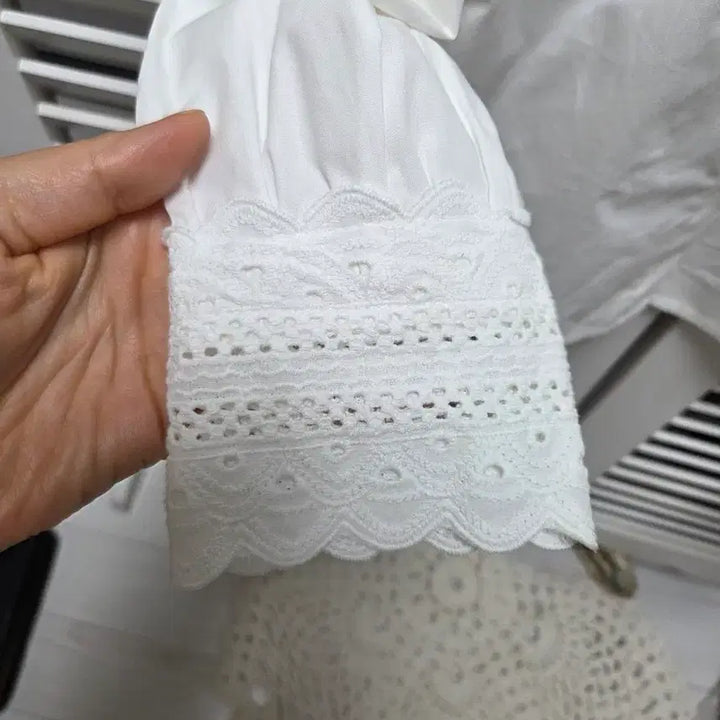 [BUNJANG] Ribbon Collar Blouse / 리본 카라넥 블라우스