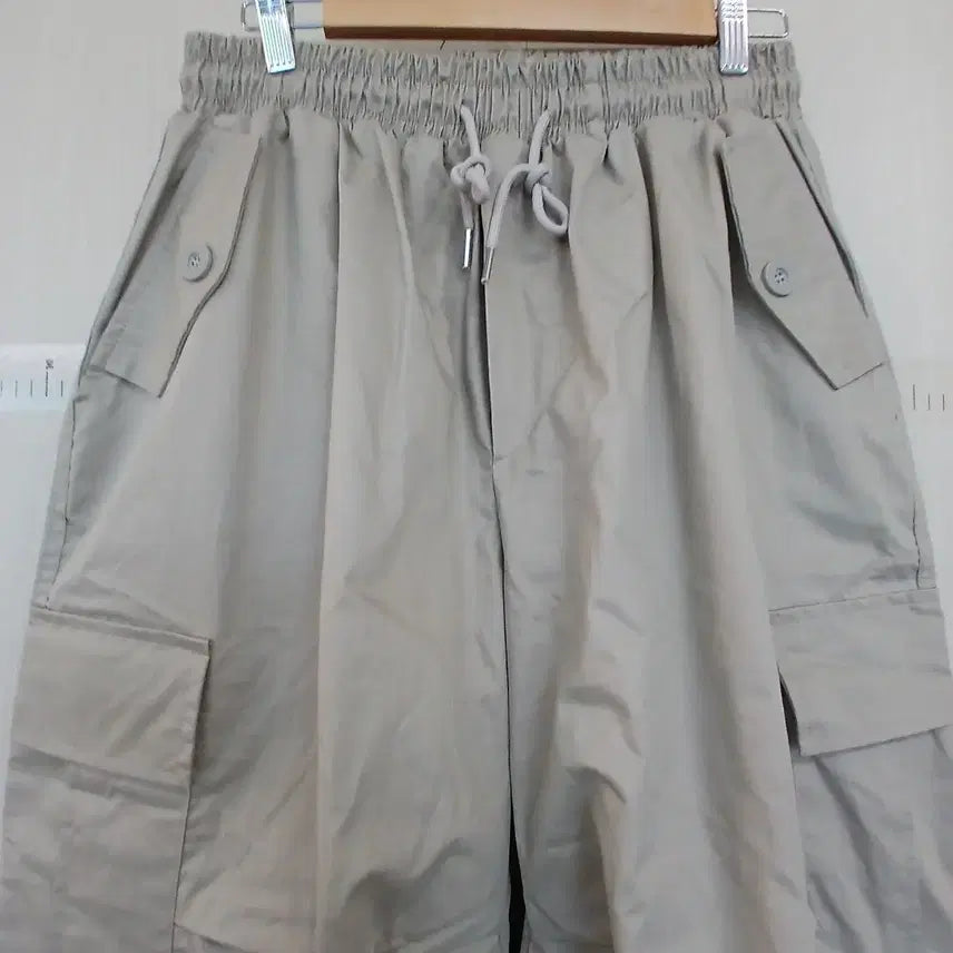 [BUNJANG] Beige Cargo Bermuda Shorts Unisex / 베이지색 카고 버뮤다 바지 공용