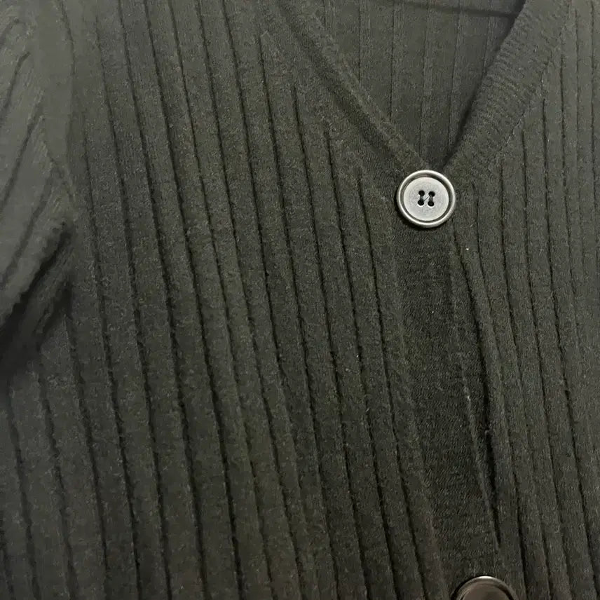 [BUNJANG] Black Button Long Sleeve Top / 검정 단추 긴팔티