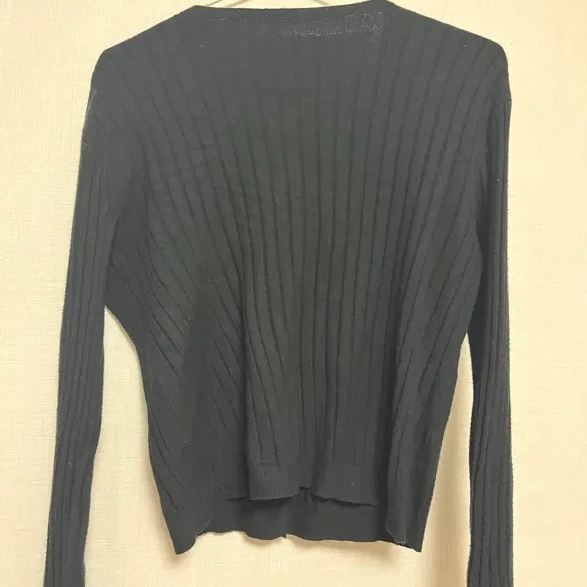 [BUNJANG] Black Button Long Sleeve Top / 검정 단추 긴팔티