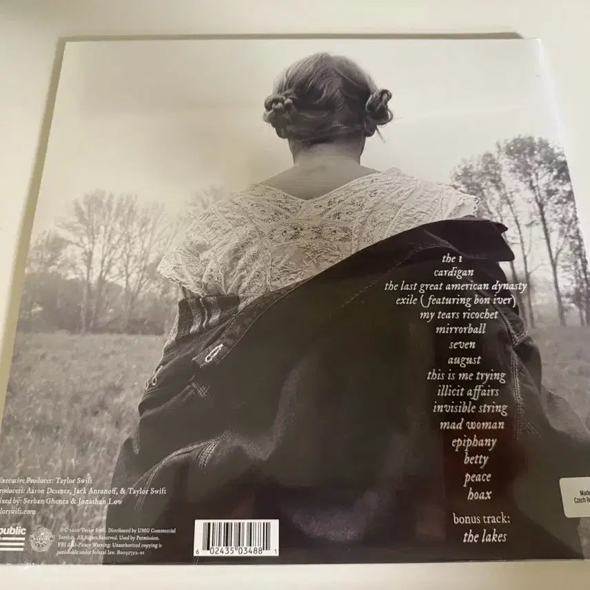 [BUNJANG] Taylor Swift folklore LP Beige (Sealed) / 테일러 스위프트 folklore LP 베이지(미개봉)