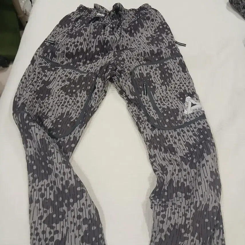 [BUNJANG] Palace Camo Pattern Cargo Pants / 팔라스 카모 패턴 카고 바지