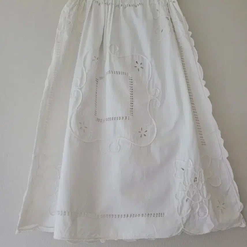 [BUNJANG] White Eyelet Embroidery Midi Skirt / 화이트 아일렛 자수  스커트