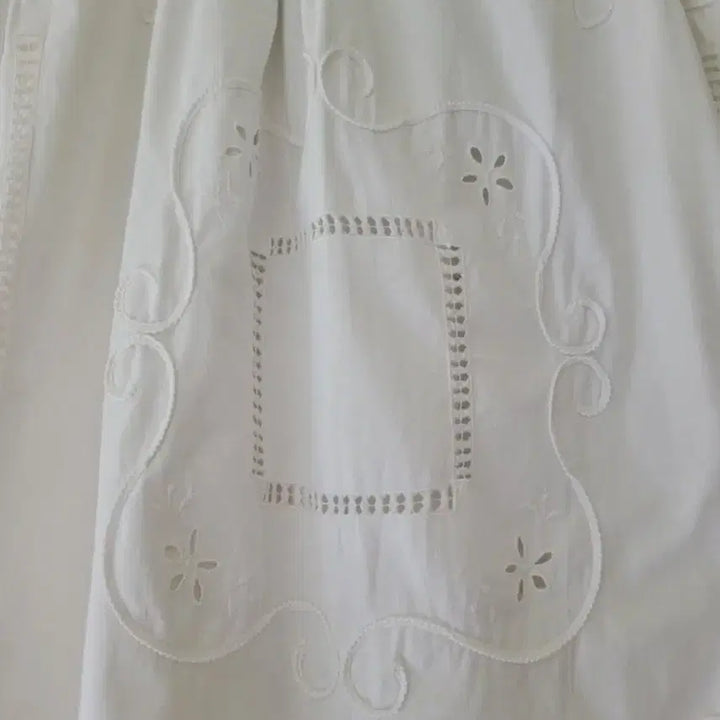 [BUNJANG] White Eyelet Embroidery Midi Skirt / 화이트 아일렛 자수  스커트
