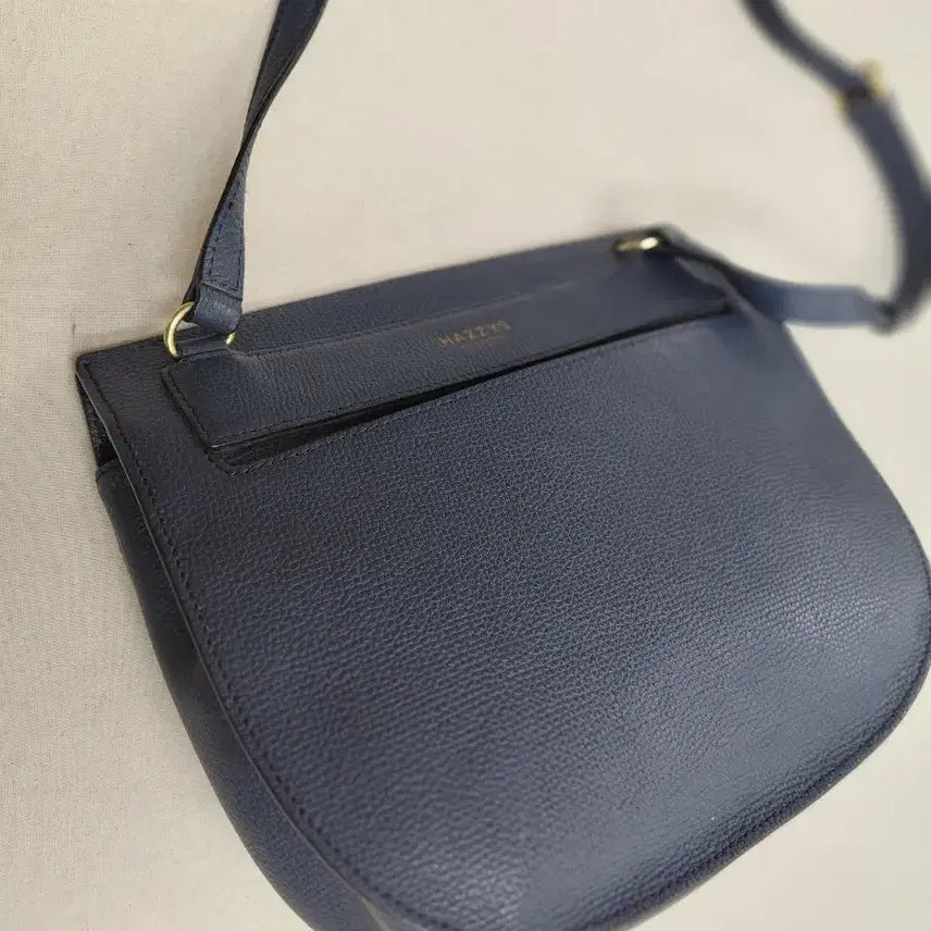 [BUNJANG] HESHE Crossbody Bag / 헤지스크로스백