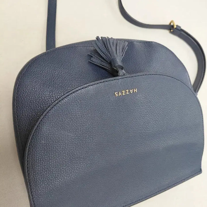 [BUNJANG] HESHE Crossbody Bag / 헤지스크로스백