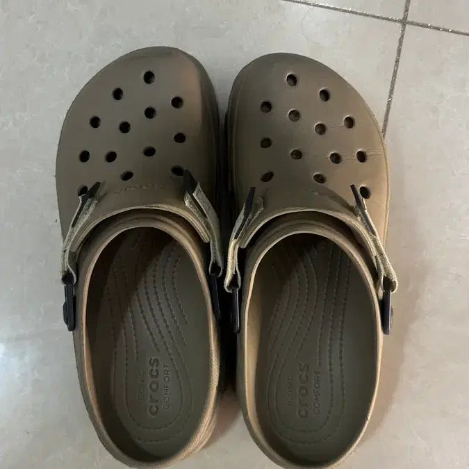 [BUNJANG] Crocs All Terrain Khaki / [M9, 270] 크록스 올터레인 카키