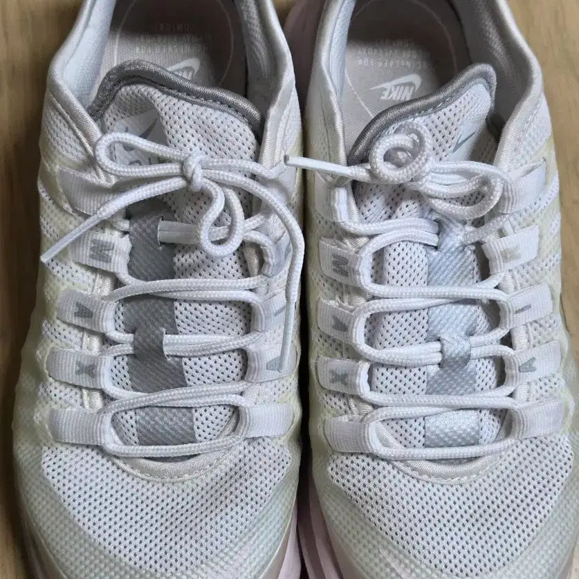 [BUNJANG] Nike Air Max Axis White 240mm Sneakers / 나이키 에어맥스 엑시스 240mm 화이트