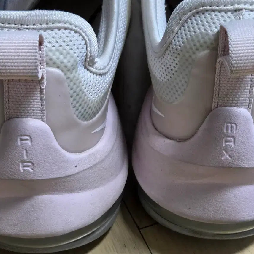 [BUNJANG] Nike Air Max Axis White 240mm Sneakers / 나이키 에어맥스 엑시스 240mm 화이트