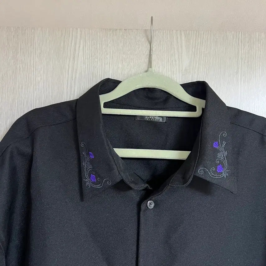[SOLD OUT] 오버핏 자수 반팔셔츠