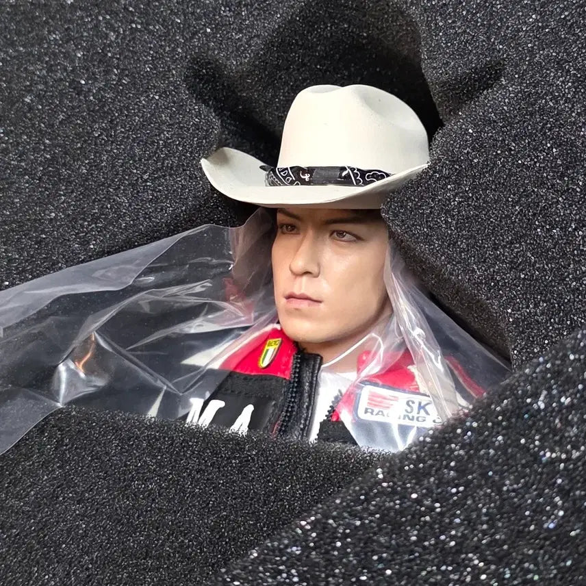 [BUNJANG] Enterbay x YG TOP 1/6 Scale Action Figure Limited Edition 10th Anniversary / 빅뱅 탑 1/6 액션 피규어 한정판 10주년 기념피규어