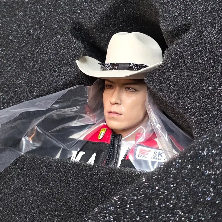 [BUNJANG] Enterbay x YG TOP 1/6 Scale Action Figure Limited Edition 10th Anniversary / 빅뱅 탑 1/6 액션 피규어 한정판 10주년 기념피규어