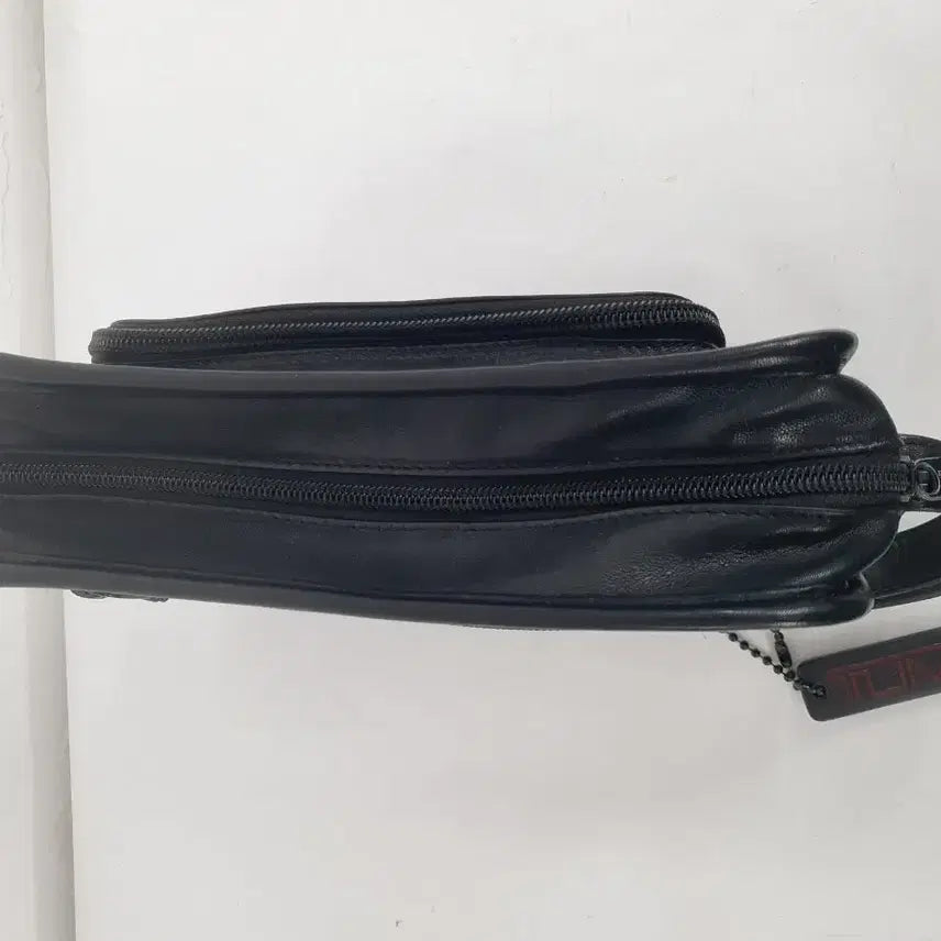 [BUNJANG] Tumi Leather Clutch / 투미 가죽 클러치
