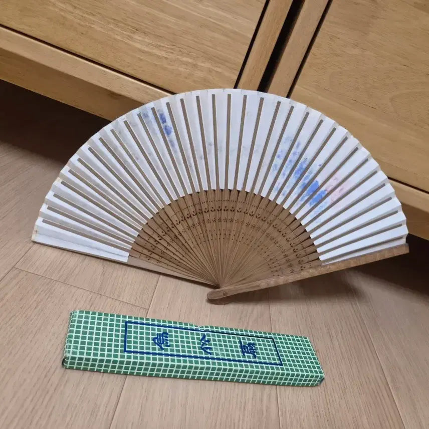 [BUNJANG] Premium Folding Fan with Sun and Pine Tree Motif, Includes Case / 고급 전통 접이식 부채 (해와 소나무)