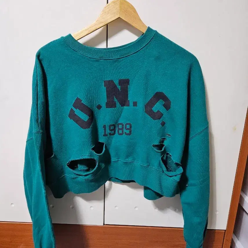 [BUNJANG] Emerald Cropped Sweatshirt / 크롭 맨투맨 새옷입니다